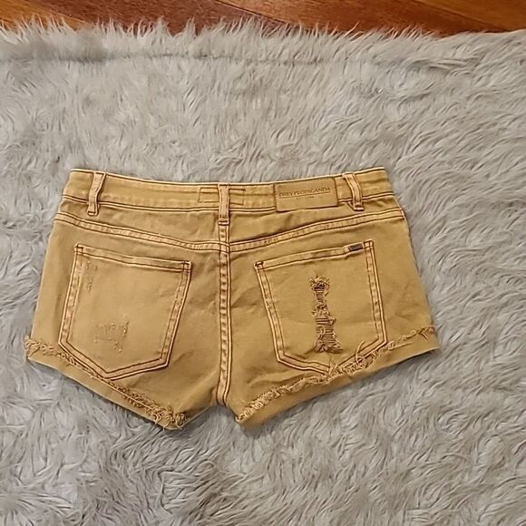 Obey propaganda rustic yellow distressed cuffed jean shorts size 28 - Picture 4 of 5
